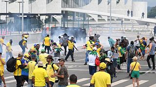 Bolsonaro taraftarları hükümet binalarını işgal etti