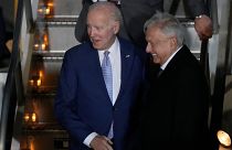 Президент Мексики встретил Джо Байдена в аэропорту "Фелипе Анхелес", 8 января 2023 года.