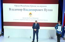 Un momento della cerimonia che si è svolta a Banja Luka. La medaglia d'onore sarà rimessa a Putin da Dodik in occasione del loro prossimo incontro