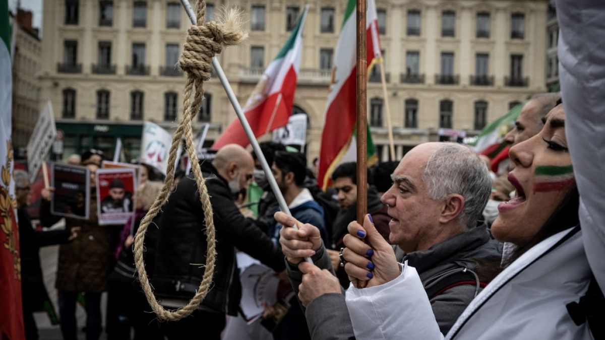 مظاهرة في مدينة ليون الفرنسية تنديدًا بعمليات الإعدام في إيران