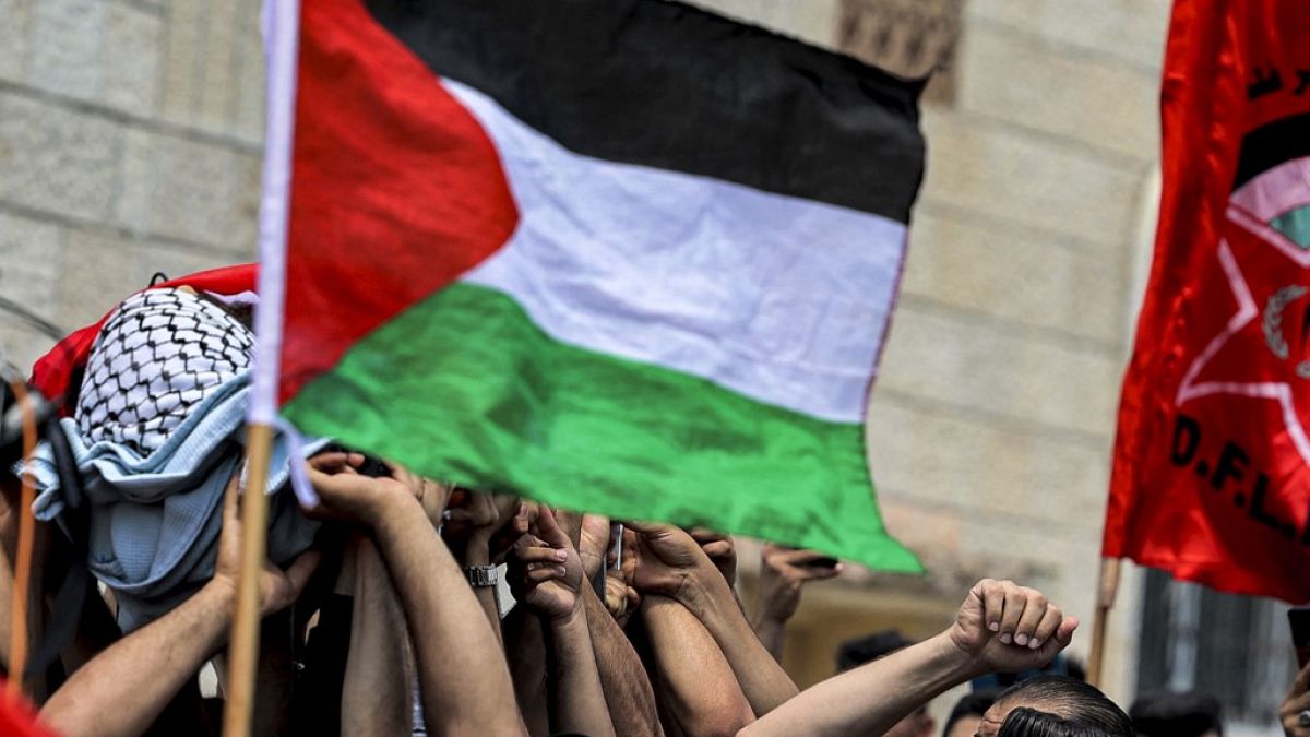 İsrailli yerleşimcilerin öldürdüğü gencin cenazesinde Filistin bayrağı açıldı (arşiv)