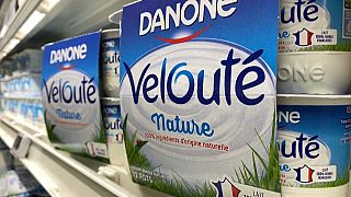 Des yahourts de la marque Danone, dans un supermarché