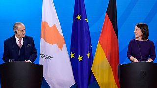 Almanya Dışişleri Bakanı Annalena Baerbock, Kıbrıslı mevkidaşı Ioannis Kasoulides, Berlin'de basın toplantısı düzenliyor