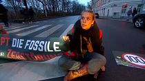 Klimaaktivistin protestiert in Wien