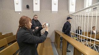 Пустой зал заседаний Минского городского суда, где будет рассматриваться дело Tut.by