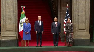 A mexikói elnök és felesége fogadta az amerikai elnököt és feleségét