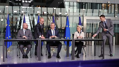 Charles Michel, Jens Stoltenberg y Ursula von der Leyen, durante la nueva firma de cooperación, el martes 10 de enero de 2023
