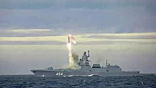 Rakétát indítanak egy orosz hadihajóról