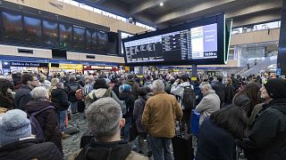 Vasutassztrájk miatt áll az élet a londoni Euston állomáson