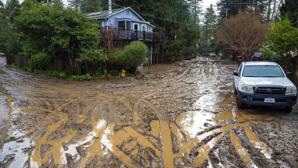 At least 14 dead from the floods in the US state of California.