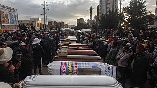 تجمعات خلال جنازة قتلى المظاهرات في البيرو