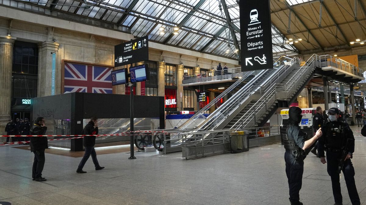 Gare du Nord Paris'in en büyük tren istasyonu