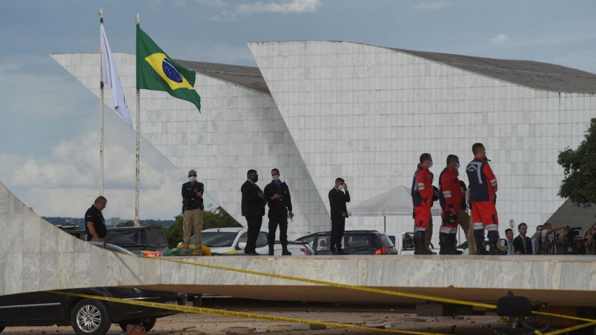 تستمر التحقيقات قرب مبنى الكونغرس في العاصمة البرازيلية