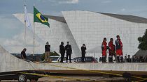 تستمر التحقيقات قرب مبنى الكونغرس في العاصمة البرازيلية