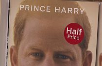 Las memorias del príncipe Enrique ya pueden encontrarse en oferta en algunas librerías del Reino Unido