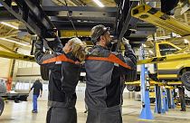 Archív fotó: dolgozók a kölni Ford autógyárban