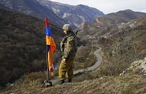Ermenistan'da yasa gereği 18-27 yaş grubu erkeklerin 24 ay zorunlu askerlik hizmetinde bulunması gerekiyor