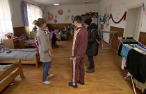Refugiados de un refugio en Perekhrestia, Transcarpacia (Ucrania)