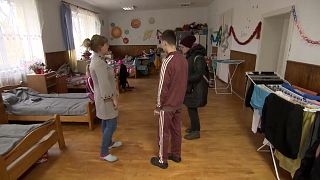 Refugiados de un refugio en Perekhrestia, Transcarpacia (Ucrania)