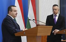 El ministro de Asuntos Exteriores de Serbia, Ivica Dacic, y el ministro húngaro de Asuntos Exteriores y Comercio, Peter Szijjarto, en Budapest, Hungría, 10/1/2023