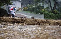 Une coulée de boue bloque une route de Californie, mardi 10 janvier 2023. 
