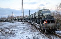 Belarus'a tatbikat için gelen askeri araçları taşıyan Rus askeri treni (arşiv)