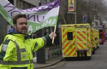 Serviço de ambulâncias do Reino Unido em greve