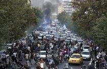 متظاهرون وسط طهران بإيران.