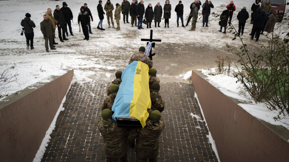 Volodymyr Kerbut foi a enterrar em Bucha, após ter morrido em combate em Soledar, Ucrânia