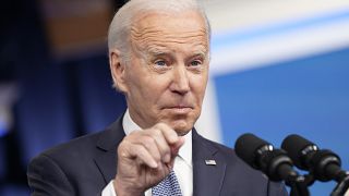 Le président américain Joe Biden répond aux questions de journalistes à la Maison Blanche le 12 janvier 2022.