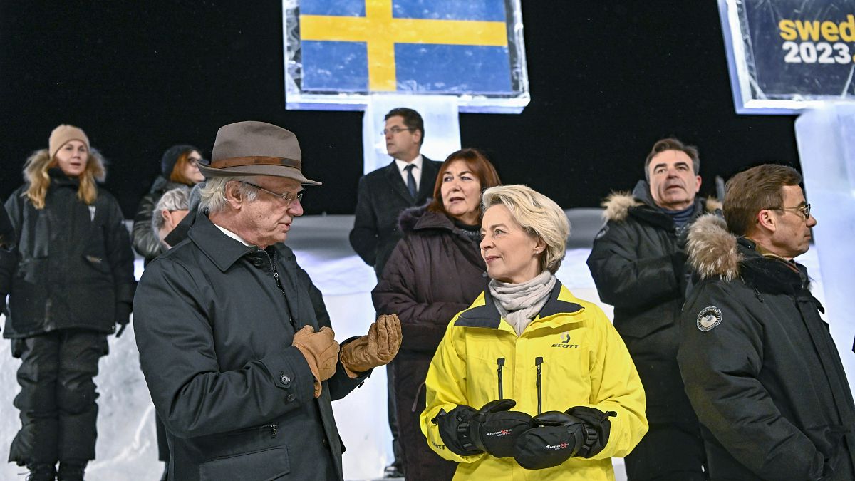 Ursula von der Leyen im Gespräch mit König Carl XVI. Gustaf