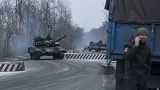 Un carro armato ucraino si dirige al fronte nella regione di Donetsk