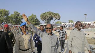 الرئيس الصومالي حسن شيخ محمود يقود مظاهرة في ملعب بنادير بمقديشو الخميس 12 يناير 2023.