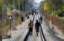 Мигранты на железнодорожных п��тях у границы Сербии и Венгрии, по середине так называемого "Балканского маршрута" (октябрь 2022 г.)