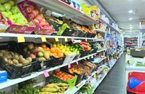 Supermercado español con alimentos cuyos precios han aumentado pese a una inflación general baja, la menor de la Eurozona en 2022.