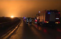 Пожарные на месте взрыва газопровода в Литве