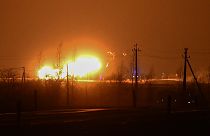 شعلة تتصاعد بعد انفجار في خط أنابيب غاز بالقرب من باسفاليس، على بعد 175 كيلومترا (109 ميلا) شمال فيلنيوس في شمال ليتوانيا يوم الجمعة، 13 يناير/كانون الثاني 2023.