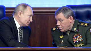الرئيس الروسي فلاديمير بوتين رفقة قائد الأركان العامة الروسية فاليري غيراسيموف. 
