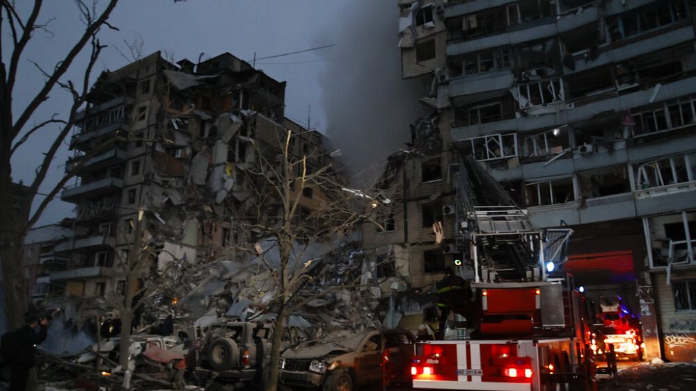 დნეპროში რუსული რაკეტის აფეთქების შედეგად ხუთი ადამიანი დაიღუპა მრავალსართულიან შენობაში