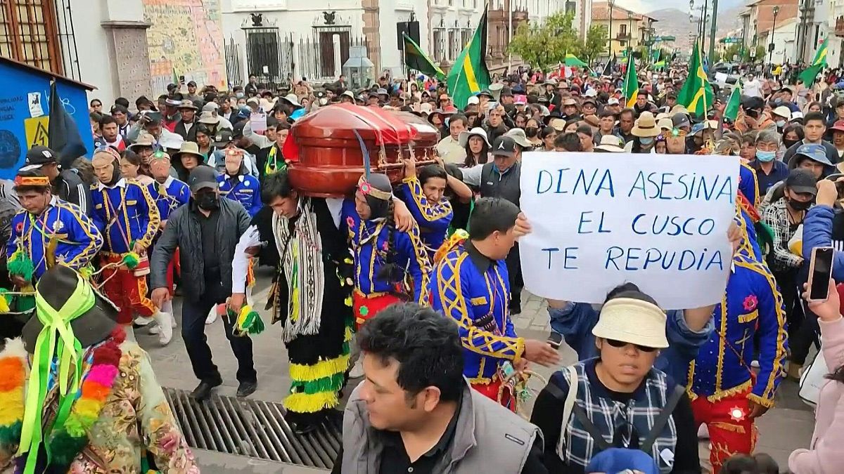 تواصل الاحتجاجات في بيرو.