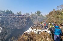 موقع تحطم الطائرة في النيبال. 