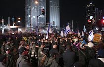 Tausende gegen Netanyahu auf der Straße