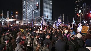 Tausende gegen Netanyahu auf der Straße