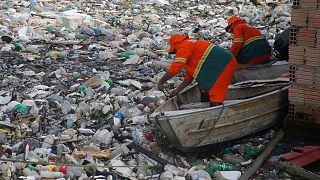 زباله‌های شناور بر روی رودخانه نگرو در برزیل