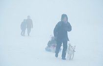 Frío inusual y densa niebla en Yakustk, en la región rusa de Siberia oriental.