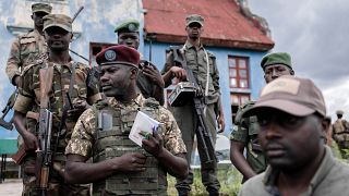 ممثل حركة التمرد "أم 23" يلتقي بمسؤولي القوة الإقليمية لشرق إفريقيا في مخيم رومانجابو، جمهورية الكونغو الديمقراطية. 2023/01/06