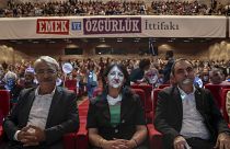 Emek ve Özgürlük İttifakı'nın İstanbul'daki ilk mitingi Demirtaş'a ait şarkı ile başladı 