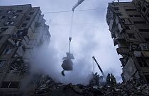 Un immeuble de Dnipro, en Ukraine, a été détruit après une frappe russe samedi 14 janvier 2023. 