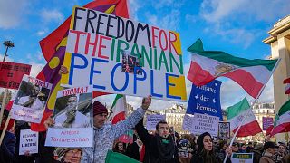 تجمع ایرانیان در پاریس در همبستگی با معترضان داخل کشور