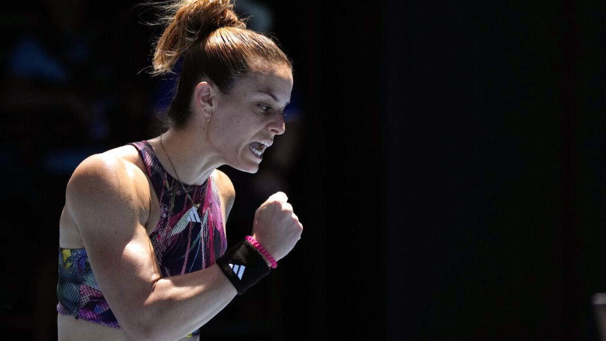 Η Ελληνίδα τενίστρια Μαρία Σάκκαρη πανηγυρίζει τη νίκη της στον πρώτο γύρο του Αυστραλιανού όπεν